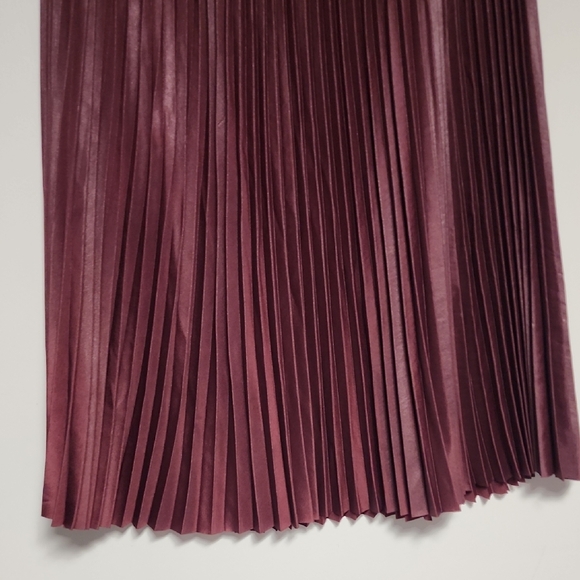 Banana Republic Metallic Burgundy Pleated Midi Skirt Size L - Picture 4 of 14